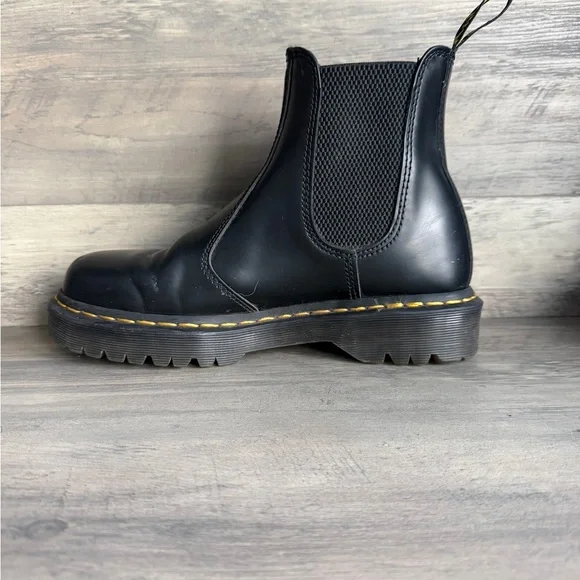 Doc Martens 2976 Smooth Leather Platform Chelsea Boots Men’s Sz 8 Women’s 9.5 - Picture 2 of 8